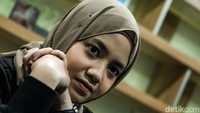 Project terbarunya ini berawal dari ajakan Ahmad Dhani dengan label musiknya, Warner Music Indonesia. Ahmad Dhani memang sengaja ingin menggaet musisi muda. 