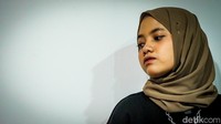 Nama Hanin mulai mencuat di dunia musik lewat acara Rising Star Indonesia di salah satu stasiun TV swasta.