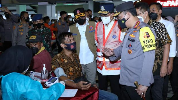 Jenderal Listyo-Menhub Budi di Bandara Soetta