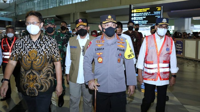 Jenderal Listyo-Menhub Budi di Bandara Soetta