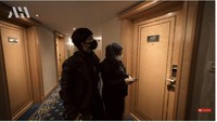 Atta Halilintar memperlihatkan kamar di hotel mewah tempat dirinya menginap bersama Aurel Hermansyah di Turki. Foto: YouTube Atta Halilintar