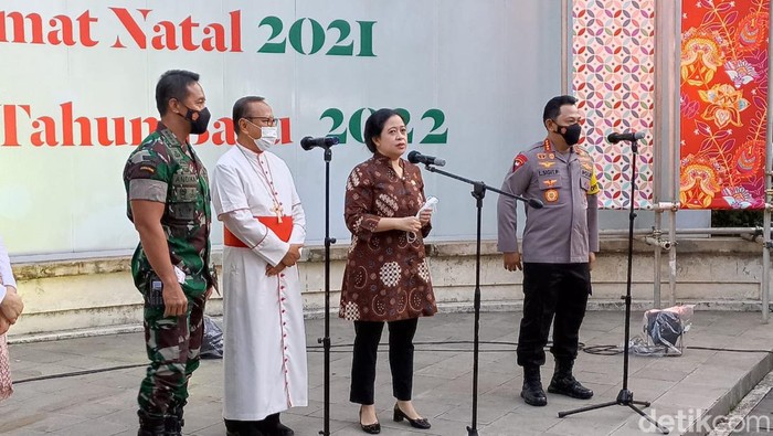 Kapolri Jenderal Listyo Sigit Prabowo, Panglima TNI Jenderal Andika Perkasa dan Ketua DPR RI Puan Maharani menyambangi Gereja Katedral dan Gereja GPIB Paulus, Jakarta Pusat