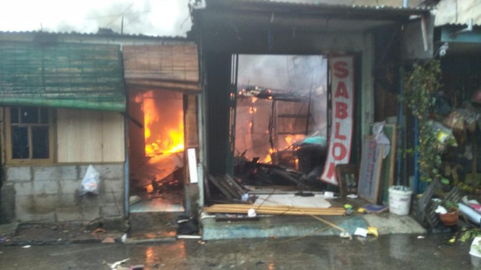 Kios konveksi sablon di Cakung, Jakarta Timur terbakar. (Dok. Damkar)