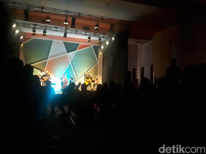 Silampukau kembali konser di Surabaya. Ini menjadi konser Silampukau yang pertama di Surabaya selama pandemi, dan terakhir di 2021.