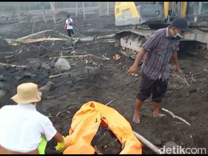Satu Korban Semeru Ditemukan Tertimbun Abu Vulkanik
