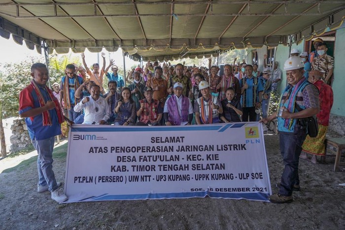 Masuknya Listrik ke Desa Fatuulan