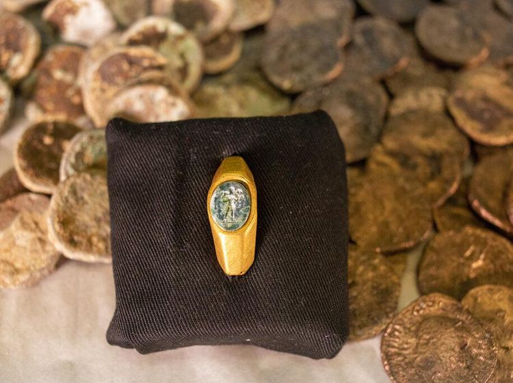 Melihat Harta Karun Kuno dari Bangkai Kapal Zaman Romawi