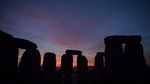 Menikmati Matahari Terbenam di Batuan Stonehenge Inggris
