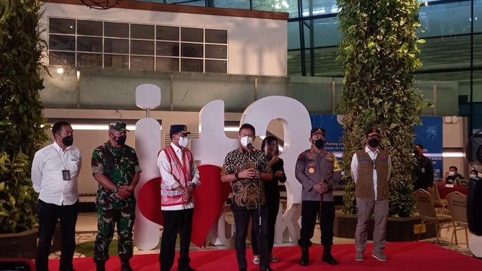 Menkes Budi Gunadi Sadikin di Bandara Soekarno-Hatta