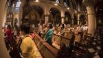 Suasana Misa Malam Natal di Gereja Katedral Jakarta