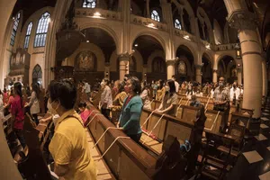 Suasana Misa Malam Natal di Gereja Katedral Jakarta