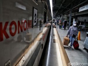 Mulai Besok Penumpang KAI di Atas 18 Tahun Belum Booster Wajib PCR