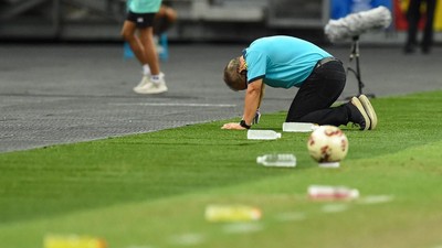 Vietnam Kalah, Park Hang-seo Tertunduk Lemah, Marah, Tengadah