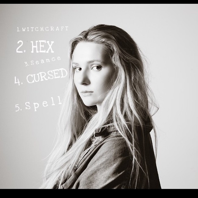 Selain Santa Clause, Abigail dikenal dengan perannya dalam film Little Miss Sunshine di mana ia mendapat nominasi Oscar untuk Aktris Pendukung Terbaik di usia 10 tahun. Setelah itu, ia membintangi beberapa proyek terkenal, seperti Definitely, Maybe, Zombieland, dan Scream Queens.Foto: Instagram