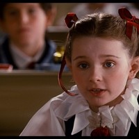 7. The Santa ClauseThe Santa Clause 3 dibintangi oleh Abigail Breslin yang juga dikenal sebagai aktris cilik. Ketika itu, ia bermain sebagai Trish yang menggemaskan.Foto: Internet