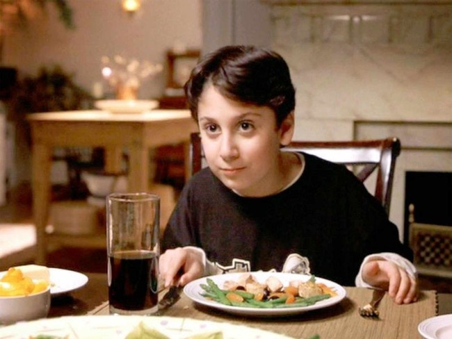 5.  ElfDaniel Tay tampil bersama Will Ferrel dalam film liburan klasik Elf. Ia berperan sebagai Buddy, saudara dari Michael. Ketika itu, usianya baru 12 tahun.Foto: Internet