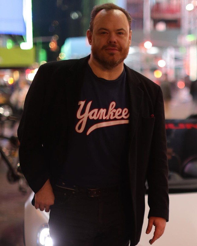 FSayangnya baru-baru Devin ditangkap polisi karena melakukan kekerasan pada pacarnya. Dilaporkan jika pertengkaran disebabkan karena sang kekasih menawarkan tanda tangannya secara gratis kepada orang-orang di bar.oto: Instagram