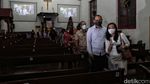 Penuh Khidmat Ibadah Malam Natal di Gereja Tertua Indonesia
