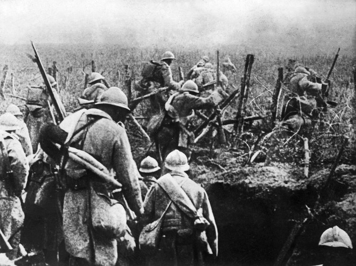 Picture taken in 1916 of French soldiers moving into attack from their trench during the Verdun battle, eastern France, during the first World War. The battle won by the French in November 1916 cost the life of 163.000 French soldiers and 143.000 German soldiers. (Photo by AFP)