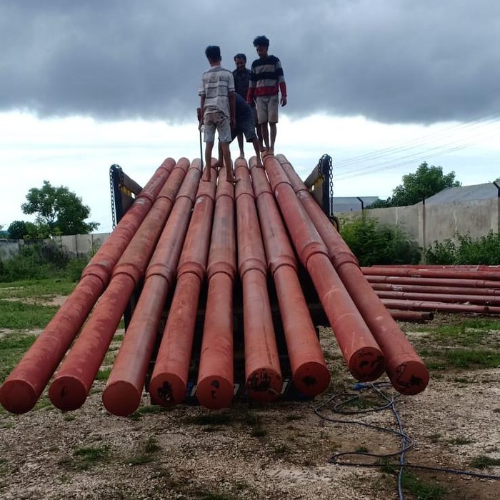 Perjuangan Petugas PLN Terangi Desa-desa di Pelosok NTT