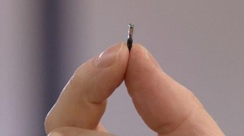Perusahaan Swedia DSruptive Subdermals telah membuat microchip berisi data vaksinasi COVID-19 yang dapat dimasukan ke bawah kulit manusia.  