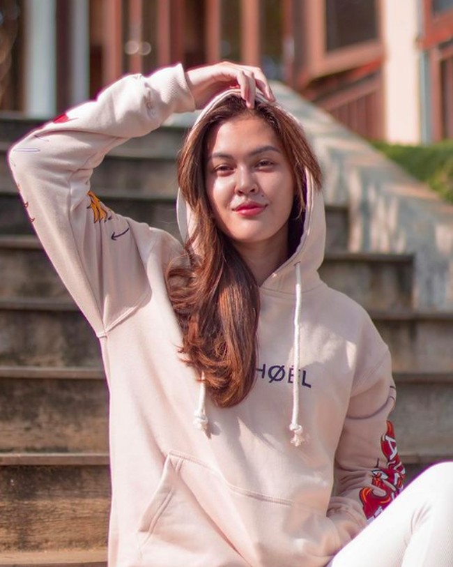 Rebecca Tamara mengawali kariernya sebagai bintang FTV. Di 2017, dia semakin populer setelah membintangi sinetron Cinta dan Rahasia. Foto: dok. Instagram/@rebeccatamara