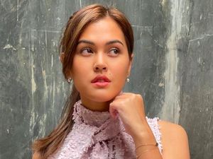 7 Foto Rebecca Tamara yang Jadi Kontroversi Syuting di Pengungsian Semeru