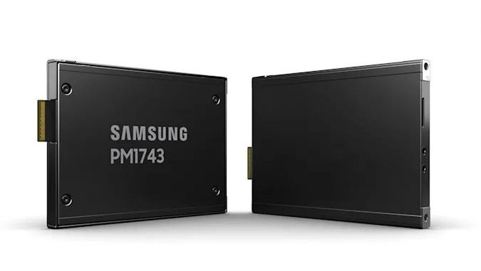 SSD Samsung PMI1743 yang memakai PCIe 5.0