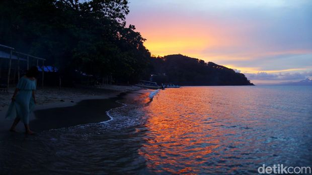 Menikmati Senja di Senggigi Lombok