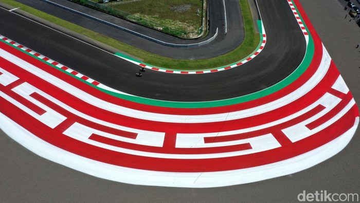 Ajang World Superbike sukses digelar di sirkuit Mandalika Lombok NTB pada November lalu. Di bulan Maret 2022, sirkuit kebanggaan Indonesia itu bakal masuk dalam kalender MotoGP 2022. Mandalika terus berbenah.