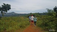 Trekking ceria dengan guide yang ramah