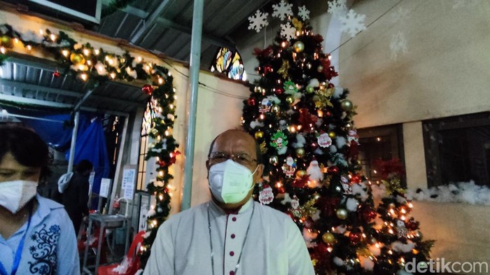 Uskup Agung Makassar Mgr Johannes Liku (Hermawan Mappiwali/detikcom)