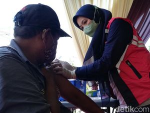 Pos Pelayanan Nataru Kota Pasuruan Diserbu Warga yang Ingin Vaksinasi