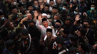 Putra (alm) KH Cholil Bisri itu mengalahkan petahana yakni Said Aqil Siroj.