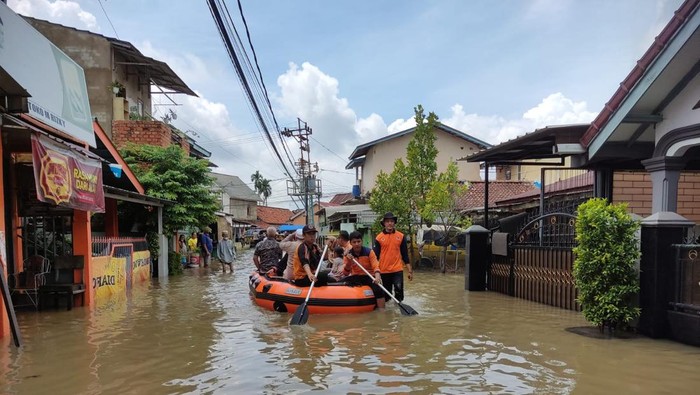 Banjir hampir menggenangi seluruh kecamatan di Palembang, Sumsel. Banjir terjadi usai hujan deras mengguyur sejak dini hari tadi. (dok Istimewa)