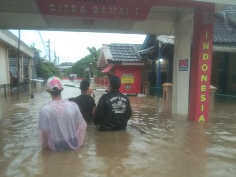Banjir hampir menggenangi seluruh kecamatan di Palembang, Sumsel. Banjir terjadi usai hujan deras mengguyur sejak dini hari tadi. (dok Istimewa)
