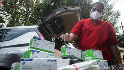Bantuan untuk korban erupsi Semeru terus mengalir. Kali bantuan berupa alat medis diberikan oleh Trisakti Disaster Management Center (TDMC) dan Benih Baik.