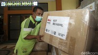 Trisakti Disaster Management Center (TDMC) dan Benih Baik memberikan bantuan berupa obat-obatan di Kantor Dinas Kesehatan Kabupaten Lumajang, Jumat (24/12/2021) kemarin.