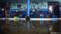 Pasca erupsi, posko pengungsian telah banyak didirikan dan berbagai bantuan juga terus datang dari berbagai kalangan.
