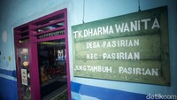 Tidak hanya kantor desa, TK pun juga dijadikan sebagai posko pengungsian.