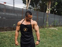 5 Pria Tampan dan Kekar Ini Tak Gengsi Jualan Ayam Bakar dan Semangka