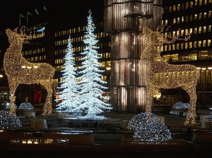 9 Tradisi Natal Unik di Berbagai Negara, Ada Sauna sampai Pantau Bintang