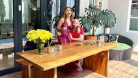 Saat sedang bersama, keluarga Melaney dan Tyson seringkali tampil begitu hangat. Menunjukkan kasih sayang yang sangat lekat, keduanya kompak tampil mesra. Foto: Instagram/melaney_ricardo/tyson_lynch