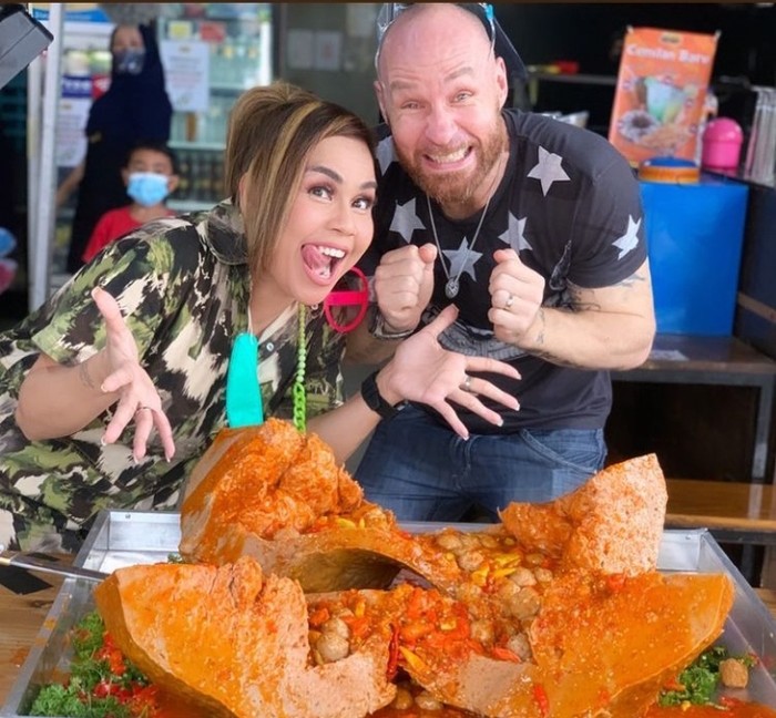 Galeri Melaney Ricardo Keluarga Melaney Ricard dan Tyson Lynch Saat Makan Bareng