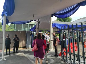Toleransi Driver Ojol saat Perayaan Natal di Katedral