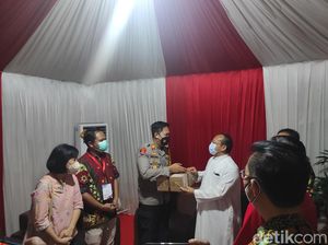 Apresiasi Pengamanan Natal, Katedral Jakarta Beri Bingkisan ke Polisi