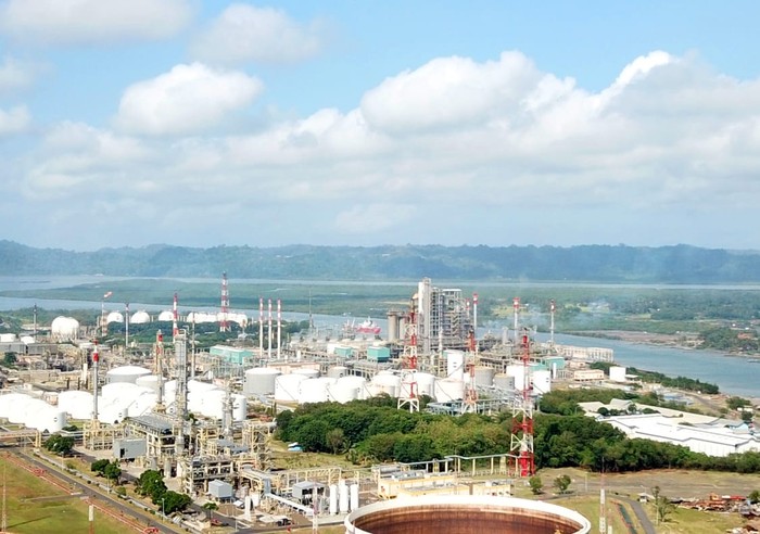 Ilustrasi Kilang Minyak Pertamina