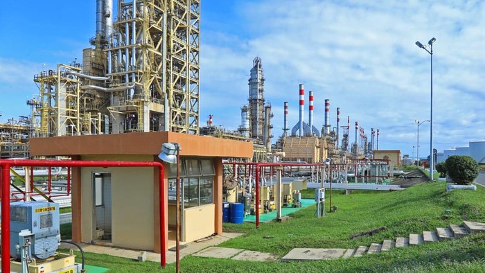 Ilustrasi Kilang Minyak Pertamina