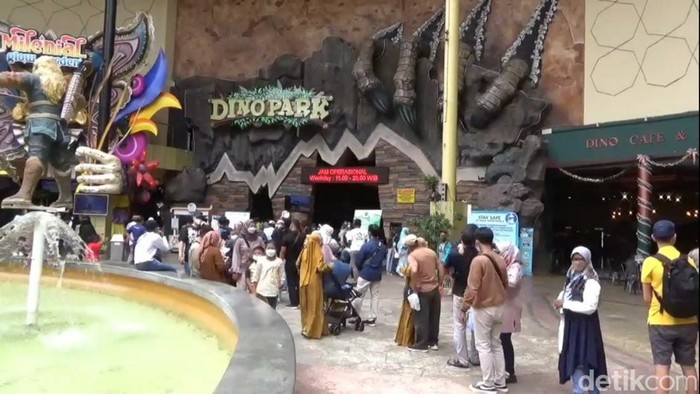 Wisata di Kota Batu diserbu pengunjung di momen Natal 2021. Salah satunya Jatim Park 3 di Jalan Ir Soekarno.