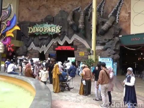 Wisata di Kota Batu diserbu pengunjung di momen Natal 2021. Salah satunya Jatim Park 3 di Jalan Ir Soekarno.